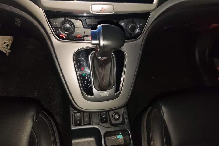 Used Haval H6 2015 Sport Edition 1.5T Automatic Two-Wheel Drive Luxury Model Gear Lever