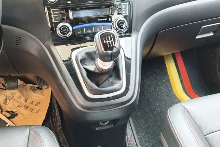 Used Haval H6 2015 Upgraded Model 1.5T Manual Two-Wheel Drive Elite Version Gear Lever