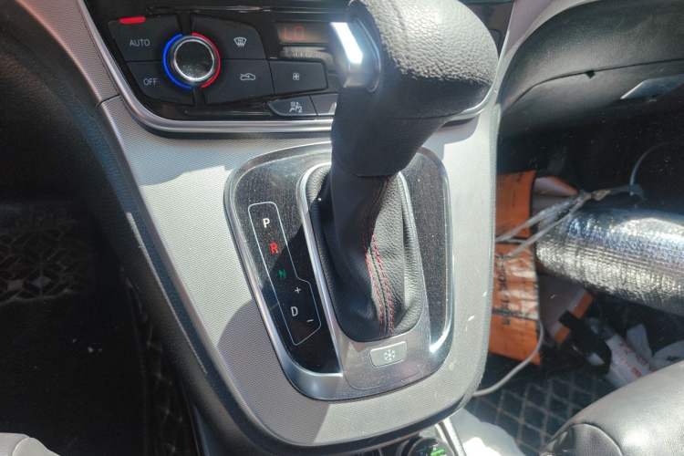 Used Haval H6 2015 Sport Edition 1.5T Automatic Two-Wheel Drive Luxury Model Gear Lever