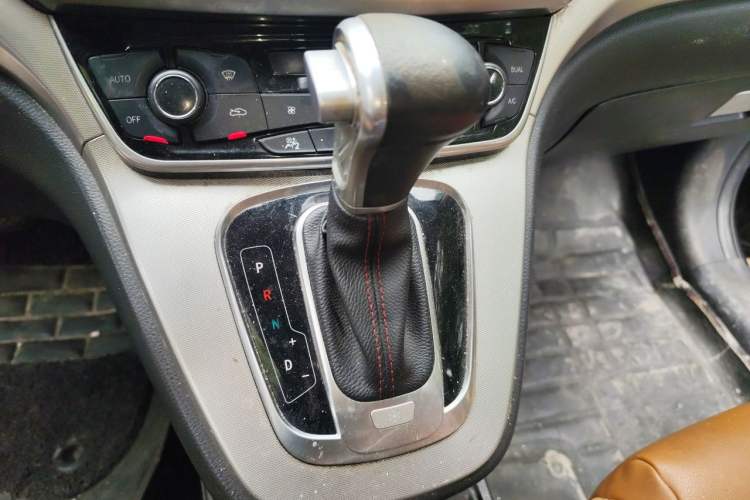Used Haval H6 2015 Sport Edition 1.5T Automatic Two-Wheel Drive Luxury Model Gear Lever