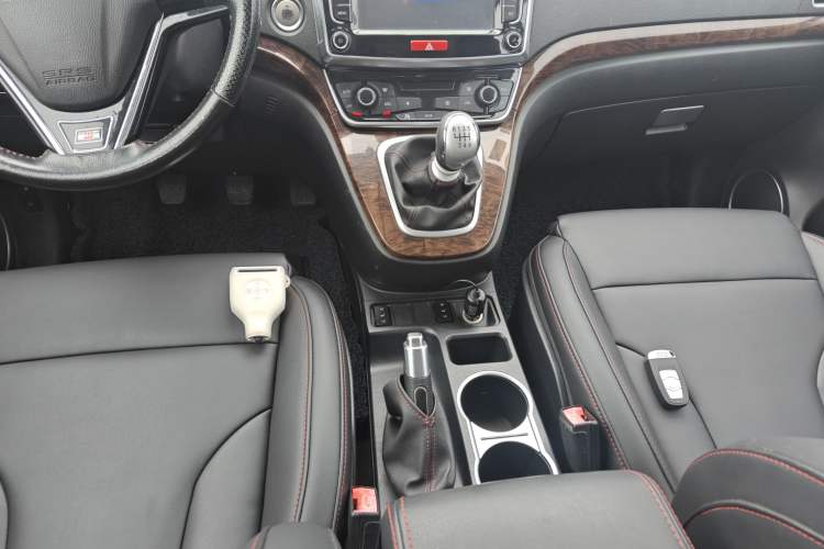 Used Haval H6 2015 Revised Version Sport Edition 1.5T Manual Transmission Two-Wheel Drive Elite Grade Gear Lever