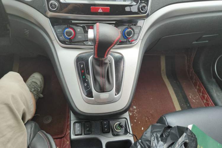 Used Haval H6 2015 Sport Edition 1.5T Automatic Two-Wheel Drive Luxury Model Gear Lever