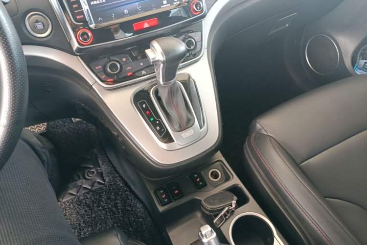 Used Haval H6 2015 Sport Edition 1.5T Automatic Two-Wheel Drive Luxury Model Gear Lever