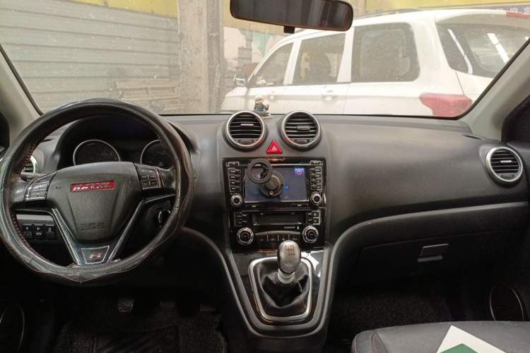 Used Haval H6 2015 Upgraded Model 1.5T Manual Two-Wheel Drive Elite Version Headliner