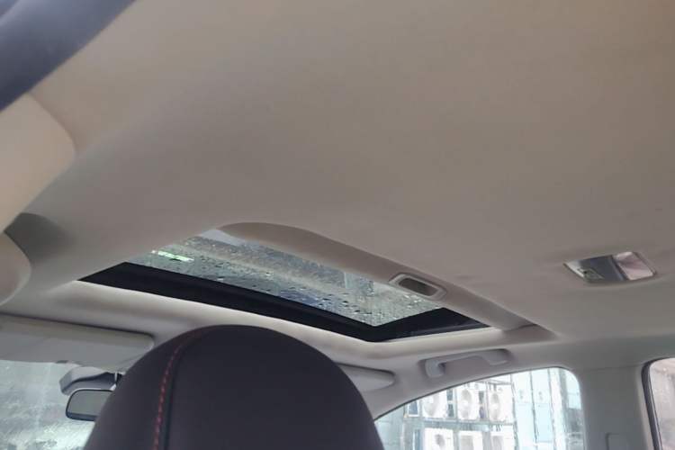 Used Haval H6 2015 Sport Edition 1.5T Automatic Two-Wheel Drive Luxury Model Headliner