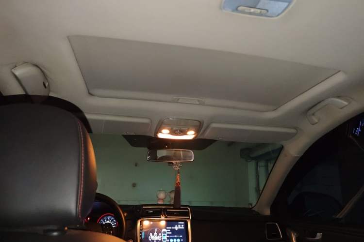 Used Haval H6 2015 Sport Edition 1.5T Automatic Two-Wheel Drive Luxury Model Headliner