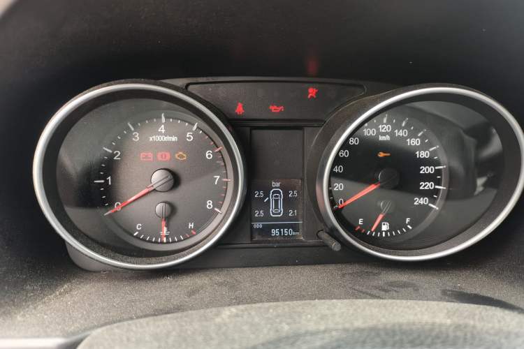 Used Haval H6 2015 Upgraded Model 1.5T Manual Two-Wheel Drive Prestige Version Instrument Cluster