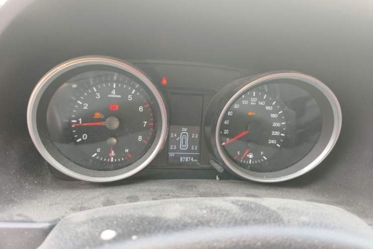 Used Haval H6 2015 Revised Version Sport Edition 1.5T Manual Transmission Two-Wheel Drive Elite Grade Instrument Cluster