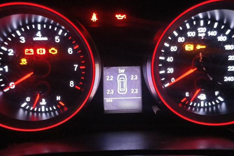 Used Haval H6 2015 Revised Version Sport Edition 1.5T Manual Transmission Two-Wheel Drive Elite Grade Instrument Cluster