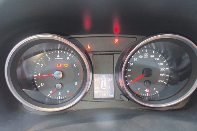 Used Haval H6 2015 Revised Version Sport Edition 1.5T Manual Transmission Two-Wheel Drive Elite Grade Instrument Cluster