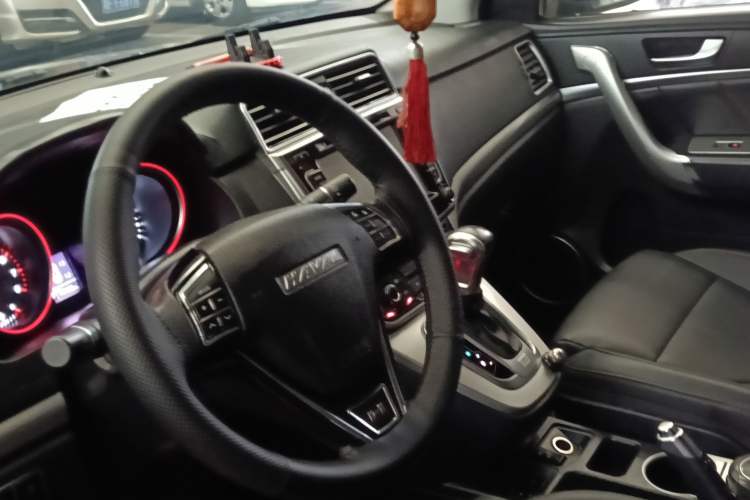 Used Haval H6 2015 Sport Edition 1.5T Automatic Two-Wheel Drive Luxury Model Interior 2