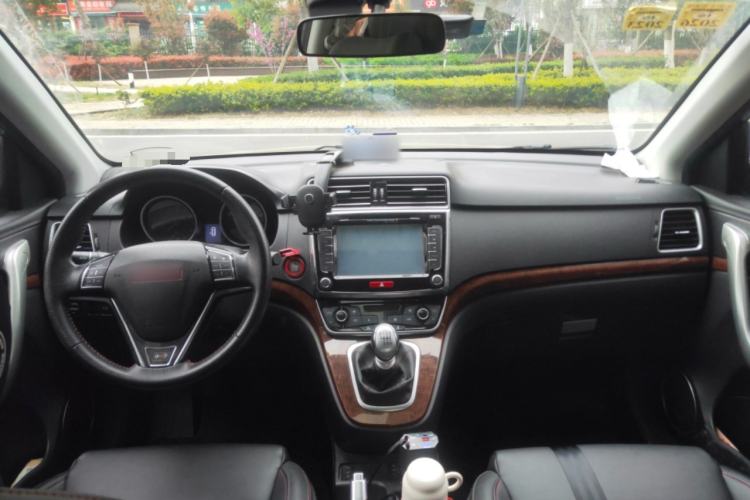 Used Haval H6 2015 Sport Edition 1.5T Manual Two-Wheel Drive Elite Model Interior 2