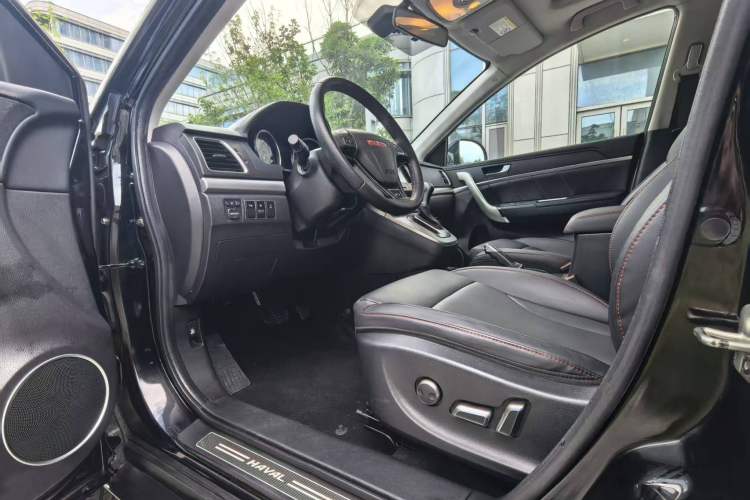 Used Haval H6 2015 Sport Edition 1.5T Automatic Two-Wheel Drive Luxury Model Interior 2