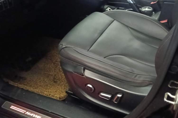 Used Haval H6 2015 Sport Edition 1.5T Automatic Two-Wheel Drive Luxury Model Interior 3