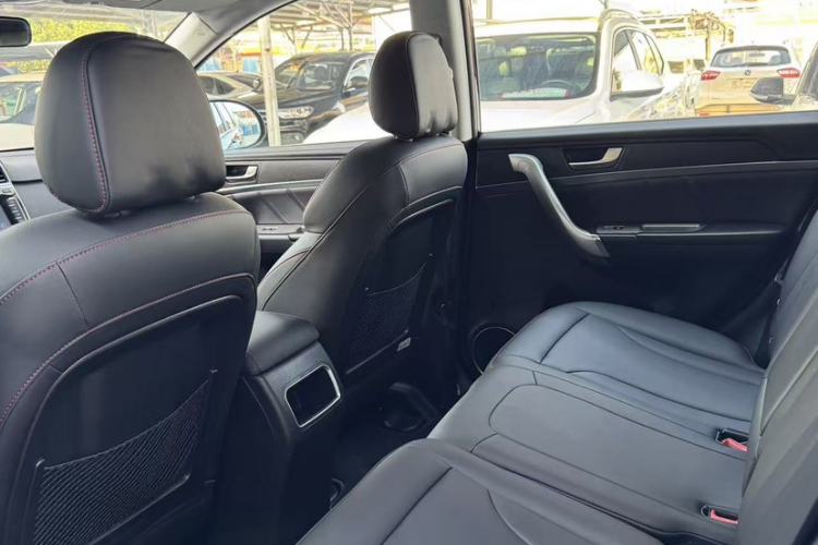 Used Haval H6 2015 Sport Edition 1.5T Automatic Two-Wheel Drive Luxury Model Interior 3