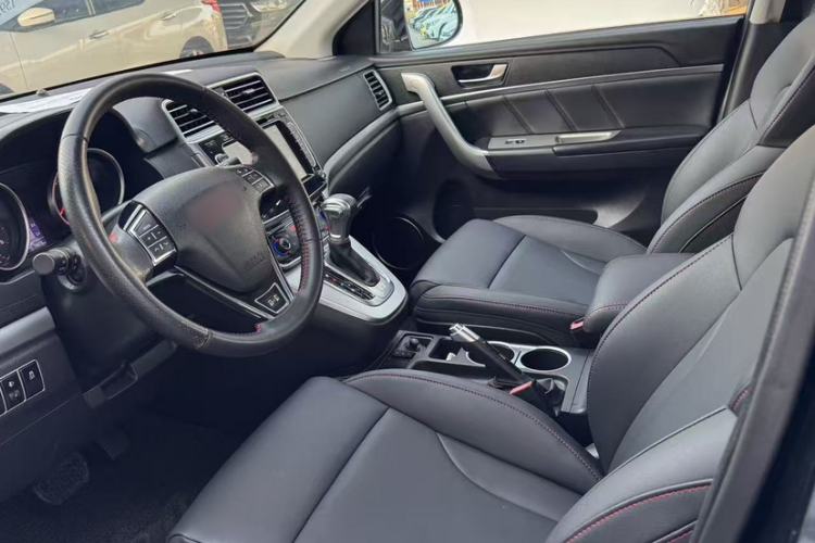 Used Haval H6 2015 Sport Edition 1.5T Automatic Two-Wheel Drive Luxury Model Interior 4