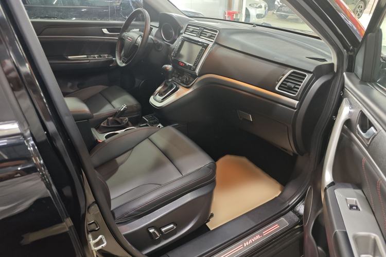 Used Haval H6 2015 Sport Edition 1.5T Automatic Two-Wheel Drive Luxury Model Interior 4