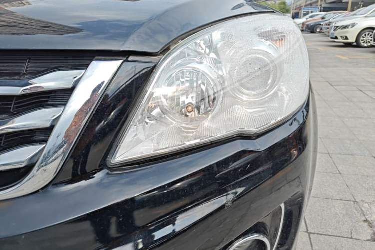 Used Haval H6 2015 Upgraded Model 1.5T Manual Two-Wheel Drive Elite Version Left Front Headlight