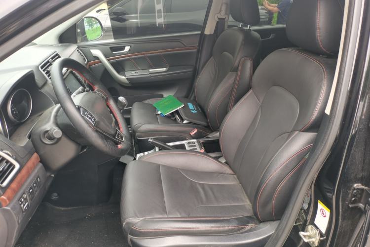 Used Haval H6 2015 Upgraded Model 1.5T Manual Two-Wheel Drive Prestige Version Left Front Seat