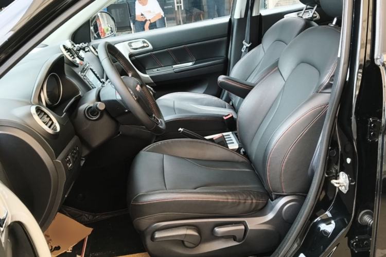 Used Haval H6 2015 Upgraded Model 1.5T Manual Two-Wheel Drive Elite Version Left Front Seat