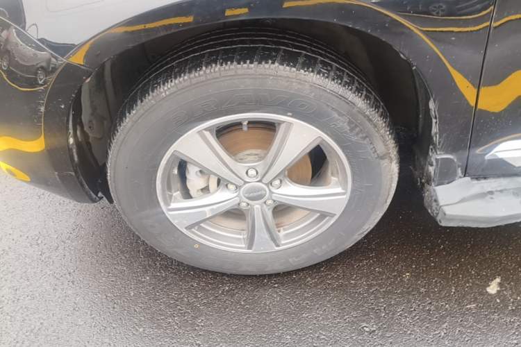 Used Haval H6 2015 Upgraded Model 1.5T Manual Two-Wheel Drive Elite Version Left Front Wheel Hub