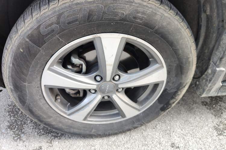 Used Haval H6 2015 Upgraded Model 1.5T Manual 4x4 Elite Version Left Front Wheel Hub