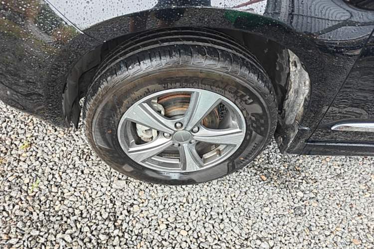 Used Haval H6 2015 Upgraded Model 1.5T Manual Two-Wheel Drive Elite Version Left Front Wheel Hub