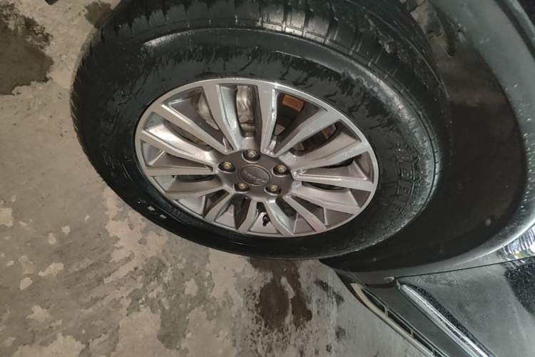 Used Haval H6 2015 Sport Edition 1.5T Automatic Two-Wheel Drive Luxury Model Left Front Wheel Hub