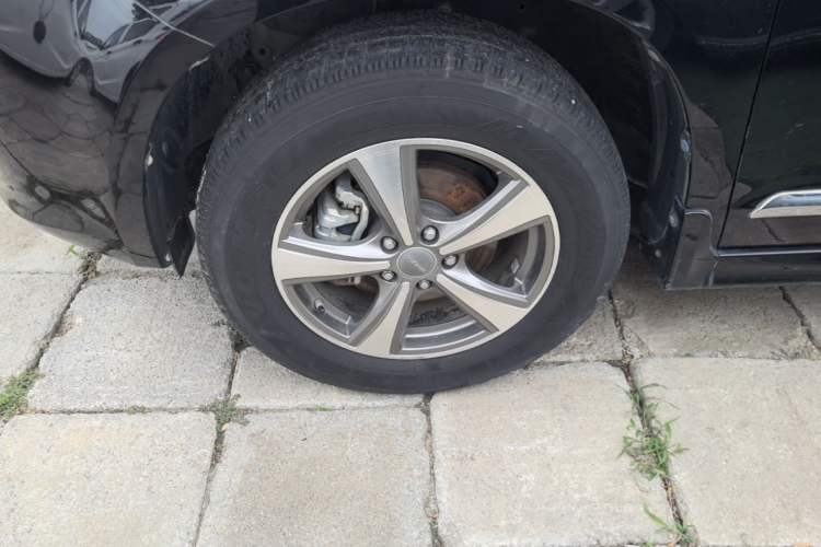 Used Haval H6 2015 Upgraded Model 1.5T Manual Two-Wheel Drive Elite Version Left Front Wheel Hub