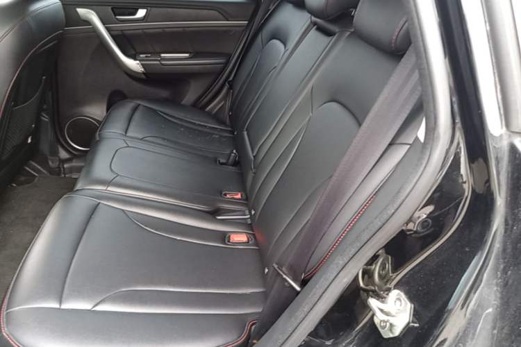 Used Haval H6 2015 Sport Edition 1.5T Automatic Two-Wheel Drive Luxury Model Left Rear Seat