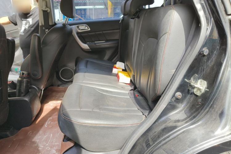 Used Haval H6 2015 Upgraded Model 1.5T Manual Two-Wheel Drive Elite Version Left Rear Seat