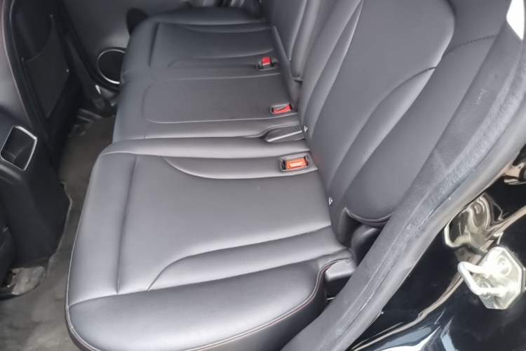 Used Haval H6 2015 Sport Edition 1.5T Automatic Two-Wheel Drive Luxury Model Left Rear Seat