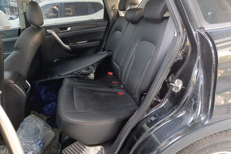 Used Haval H6 2015 Sport Edition 1.5T Automatic Two-Wheel Drive Luxury Model Left Rear Seat