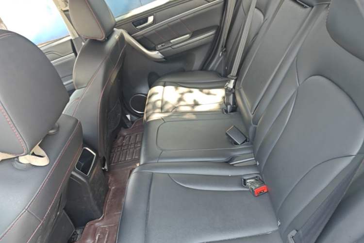 Used Haval H6 2015 Sport Edition 1.5T Automatic Two-Wheel Drive Luxury Model Left Rear Seat
