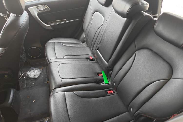 Used Haval H6 2015 Upgraded Model 1.5T Manual Two-Wheel Drive Elite Version Left Rear Seat