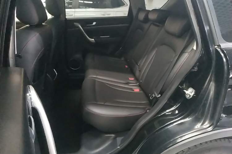 Used Haval H6 2015 Sport Edition 1.5T Automatic Two-Wheel Drive Luxury Model Left Rear Seat