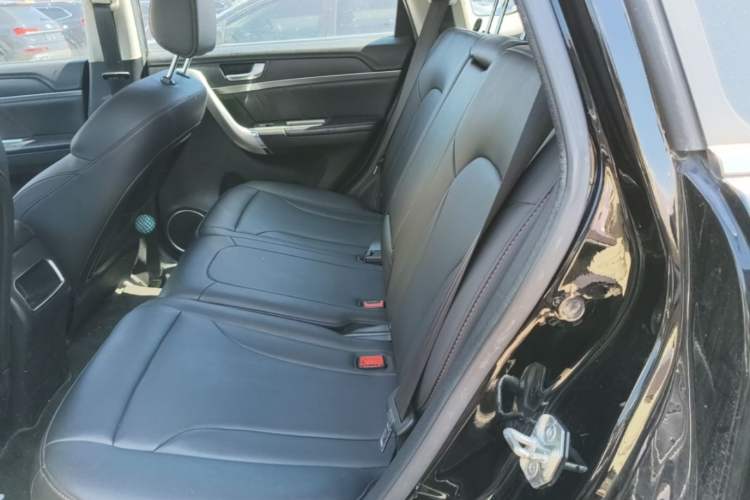 Used Haval H6 2015 Sport Edition 1.5T Automatic Two-Wheel Drive Luxury Model Left Rear Seat