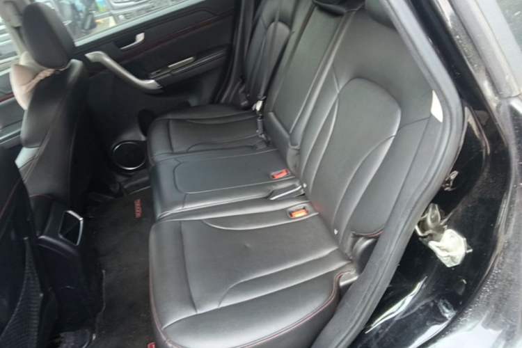 Used Haval H6 2015 Revised Version Sport Edition 1.5T Manual Transmission Two-Wheel Drive Elite Grade Left Rear Seat