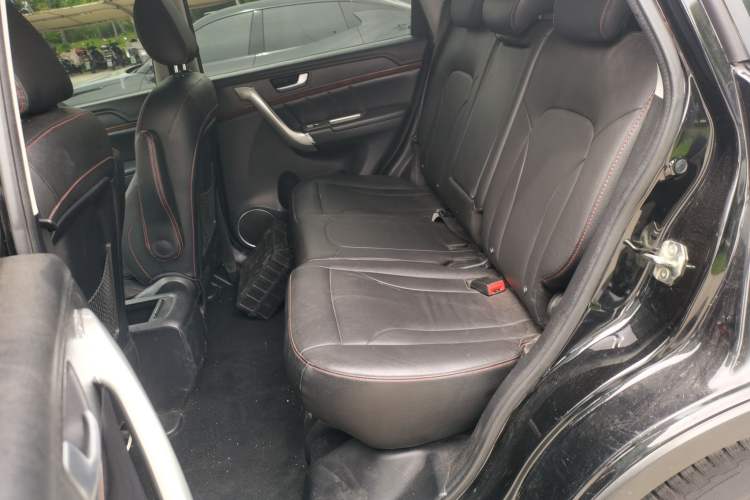 Used Haval H6 2015 Upgraded Model 1.5T Manual Two-Wheel Drive Prestige Version Left Rear Seat
