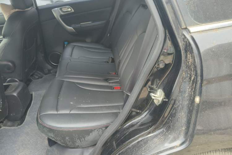 Used Haval H6 2015 Upgraded Model 1.5T Manual Two-Wheel Drive Elite Version Left Rear Seat