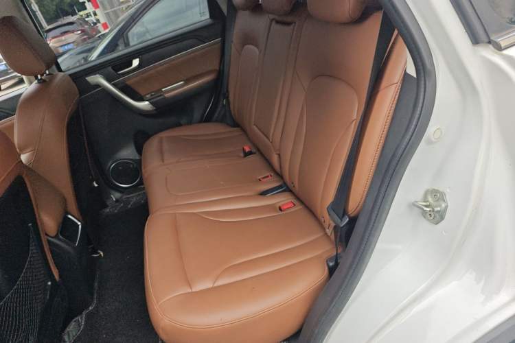 Used Haval H6 2015 Sport Edition 1.5T Automatic Two-Wheel Drive Luxury Model Left Rear Seat
