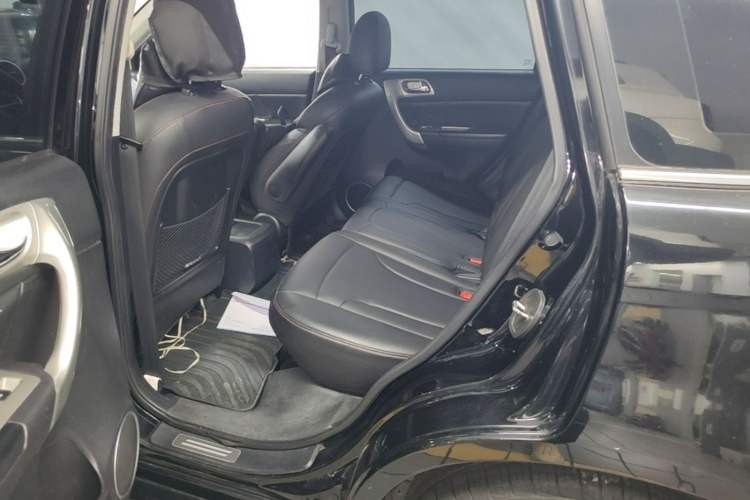 Used Haval H6 2015 Upgraded Model 1.5T Manual Two-Wheel Drive Elite Version Left Rear Seat