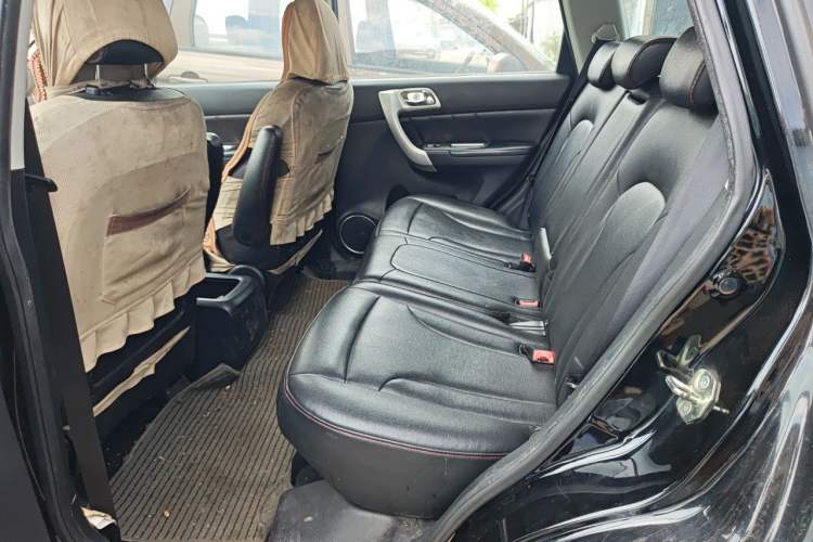 Used Haval H6 2015 Upgraded Model 1.5T Manual Two-Wheel Drive Elite Version Left Rear Seat