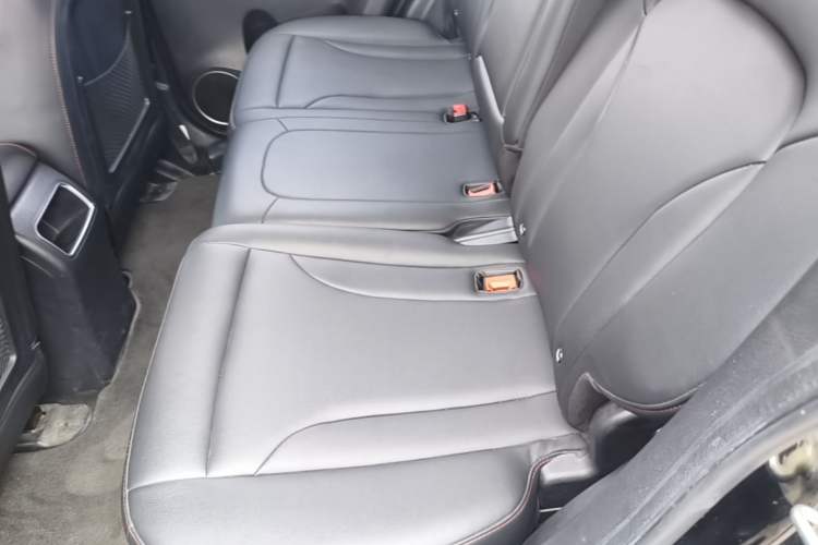 Used Haval H6 2015 Sport Edition 1.5T Automatic Two-Wheel Drive Luxury Model Left Rear Seat