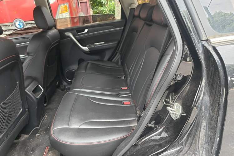 Used Haval H6 2015 Sport Edition 1.5T Automatic Two-Wheel Drive Luxury Model Left Rear Seat