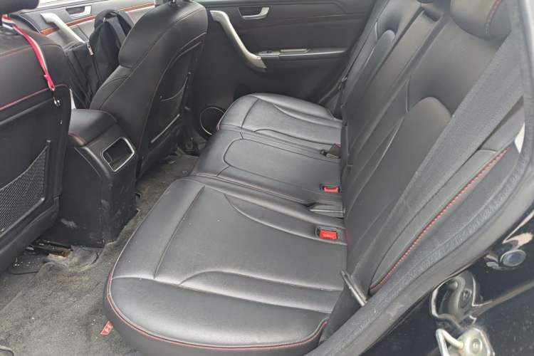 Used Haval H6 2015 Revised Version Sport Edition 1.5T Manual Transmission Two-Wheel Drive Elite Grade Left Rear Seat