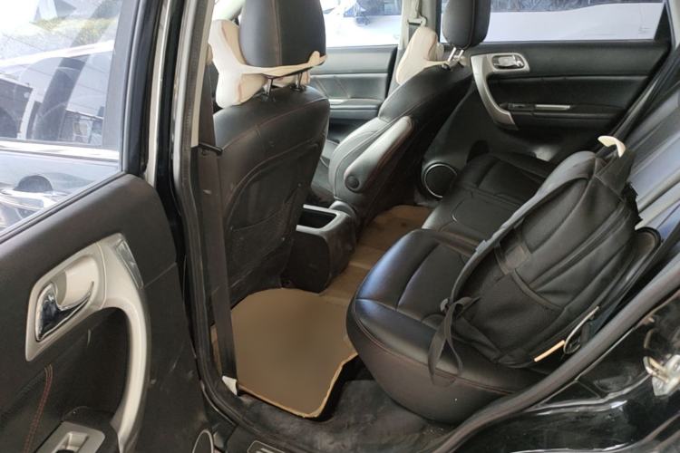 Used Haval H6 2015 Upgraded Model 1.5T Manual Two-Wheel Drive Elite Version Left Rear Seat