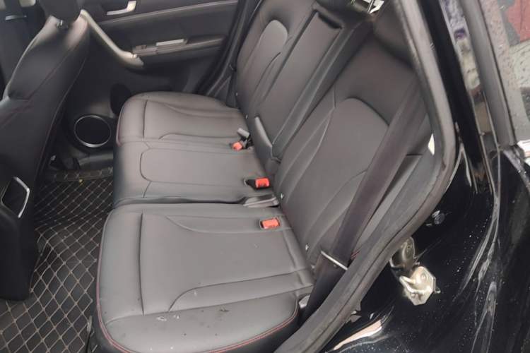 Used Haval H6 2015 Sport Edition 1.5T Automatic Two-Wheel Drive Luxury Model Left Rear Seat