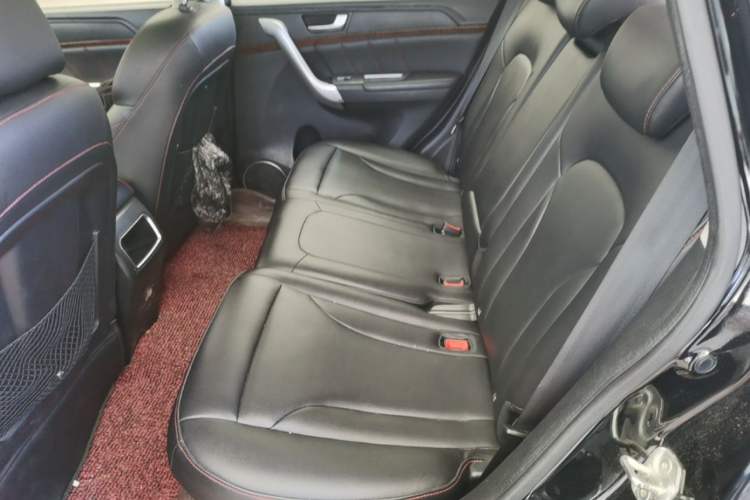 Used Haval H6 2015 Revised Version Sport Edition 1.5T Manual Transmission Two-Wheel Drive Elite Grade Left Rear Seat