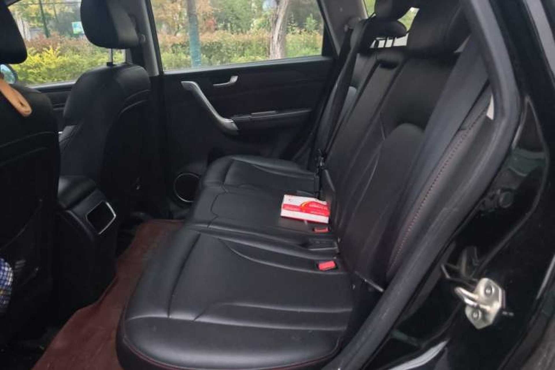 Used Haval H6 2015 Revised Version Sport Edition 1.5T Manual Transmission Two-Wheel Drive Elite Grade Left Rear Seat